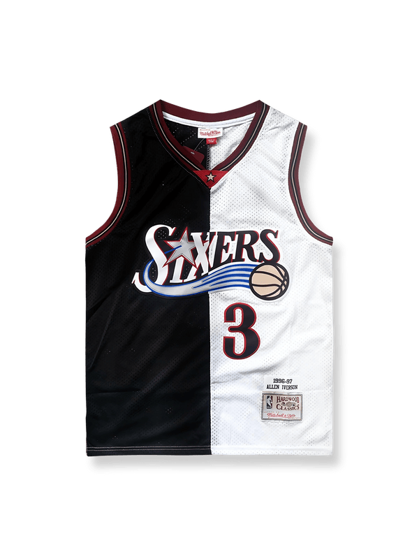 製品画像：1996-97シーズン フィラデルフィア・76ers アイバーソン3番復刻カラーブロックユニフォーム、ブラック＆ホワイトの配色でアイバーソンの闘志を表現。