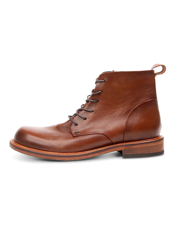 Parata | Handcrafted single piece leather mid-height boots