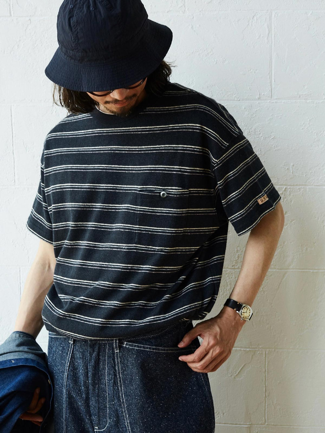 モデル着用Hemp Border Tee リネンオーガニックコットンストライプテクスチャーポケットTシャツのスタイリング例