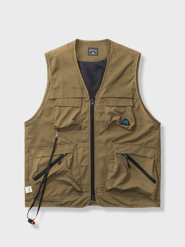 Outdoor vest with pockets