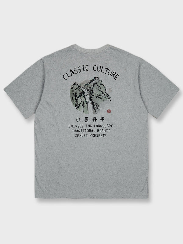 東洋の水墨画がプリントされた『水墨丹青』短袖Tシャツのフロントビュー。自然景観の繊細な描写が特徴のアートピース。