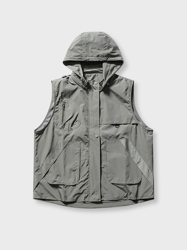 Hooded vest with 3D pockets