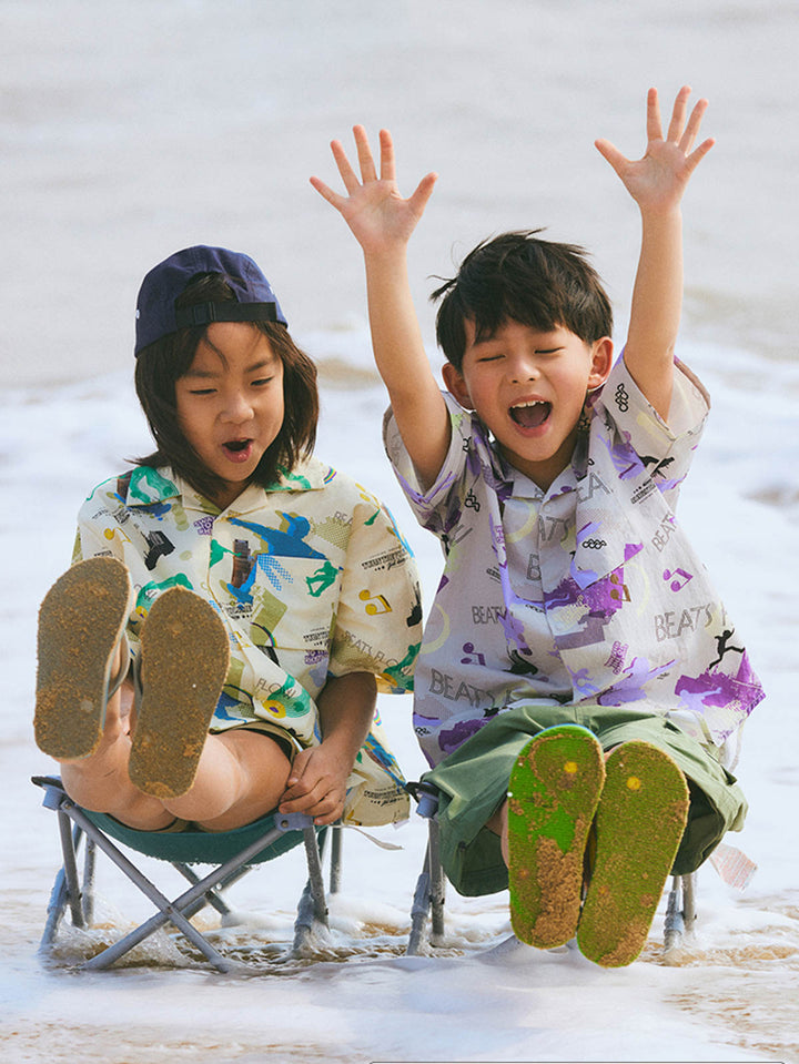 子供がストリートグラフィティシャツを着用している様子