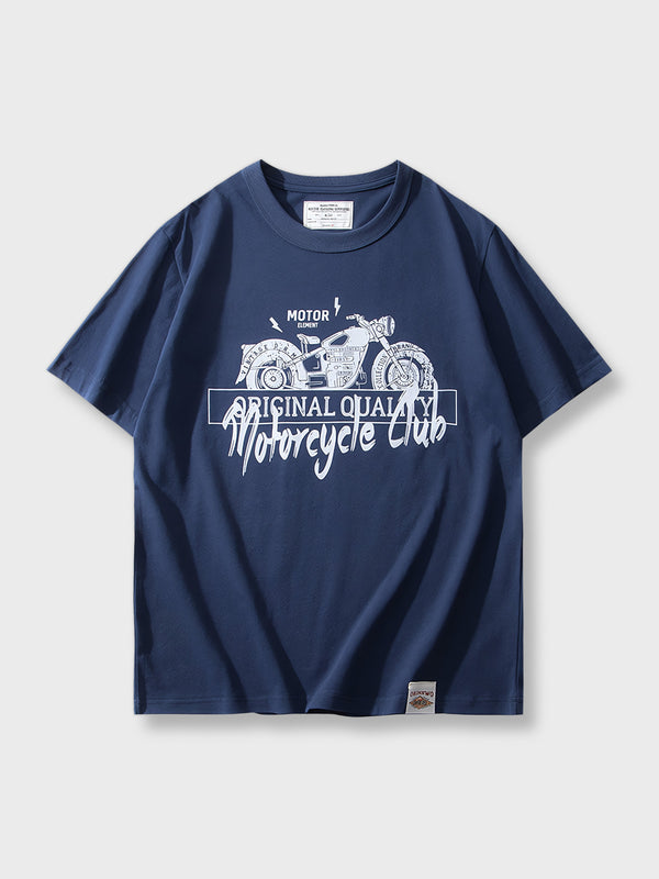 Tシャツのバイクプリントディテールクローズアップ。