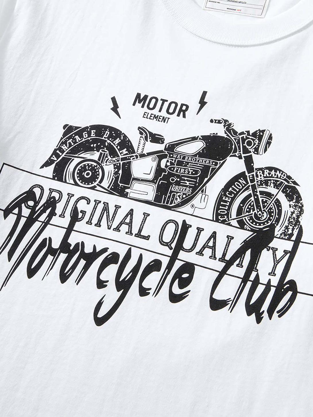 ヴィンテージバイクがプリントされた白色のTシャツ。