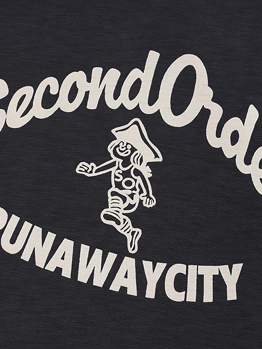 RUNAWAYCITYヴィンテージオーバーサイズ ドロップショルダー パイピングTシャツの詳細、プリントとリブデザインを含む