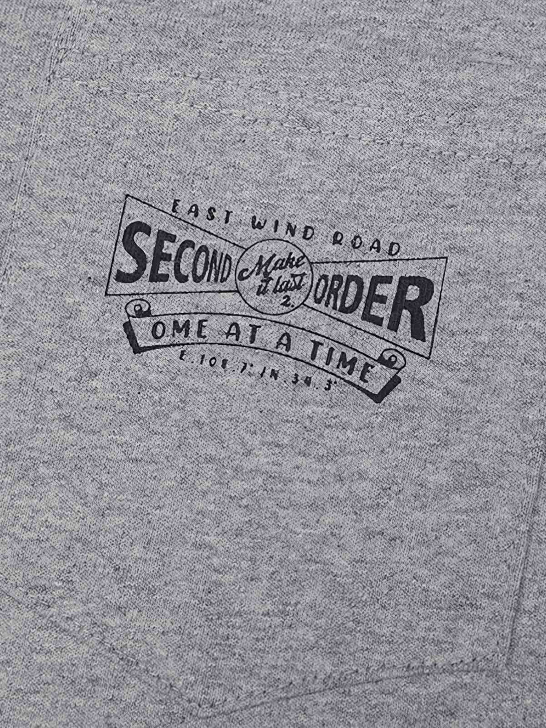 ヴィンテージプリント パイピング ポケットTシャツの背面図、プリントの詳細「FRESH BEER FROM Second order CLOTHING INDIES」を含む