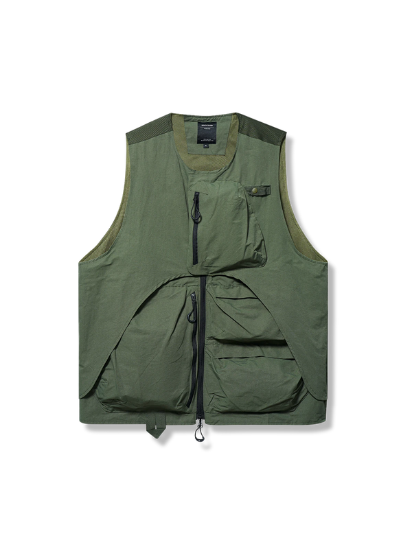 Multi-functional vest with 3D pockets