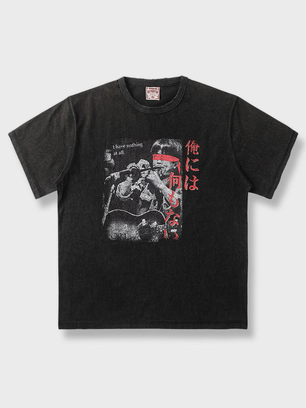 90年代の崔健BANDTEEにインスパイアされたデザインのTシャツ。軽微なスプラッター柄とサビ效果によるヴィンテージ感が荒廃した雰囲気を醸し出している。