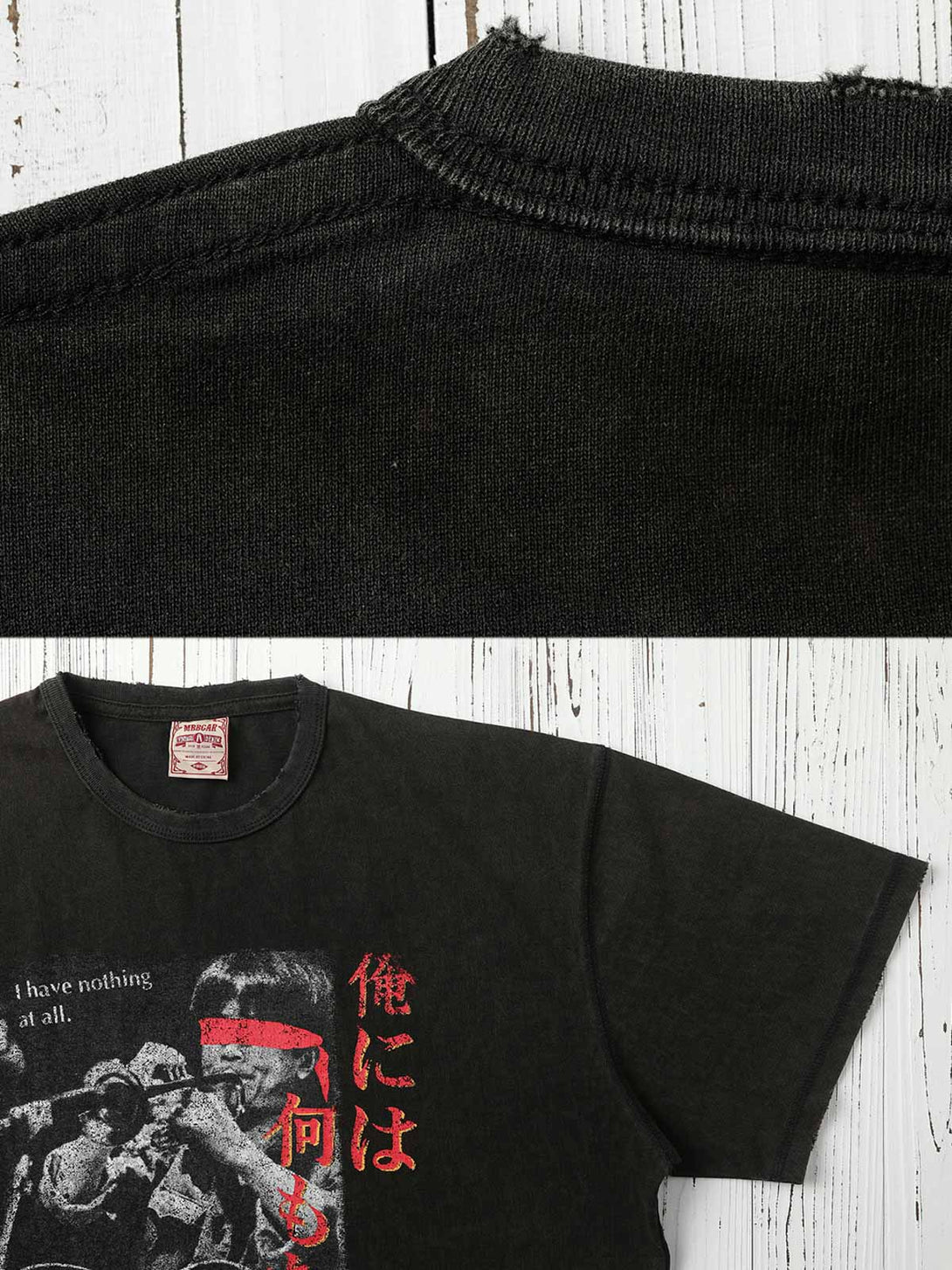 Tシャツに施されたワックスドによるスプラッター柄と水洗いによるサビ效果のクローズアップ。レトロなロックとジャズバンドの雰囲気を感じさせるディテール。