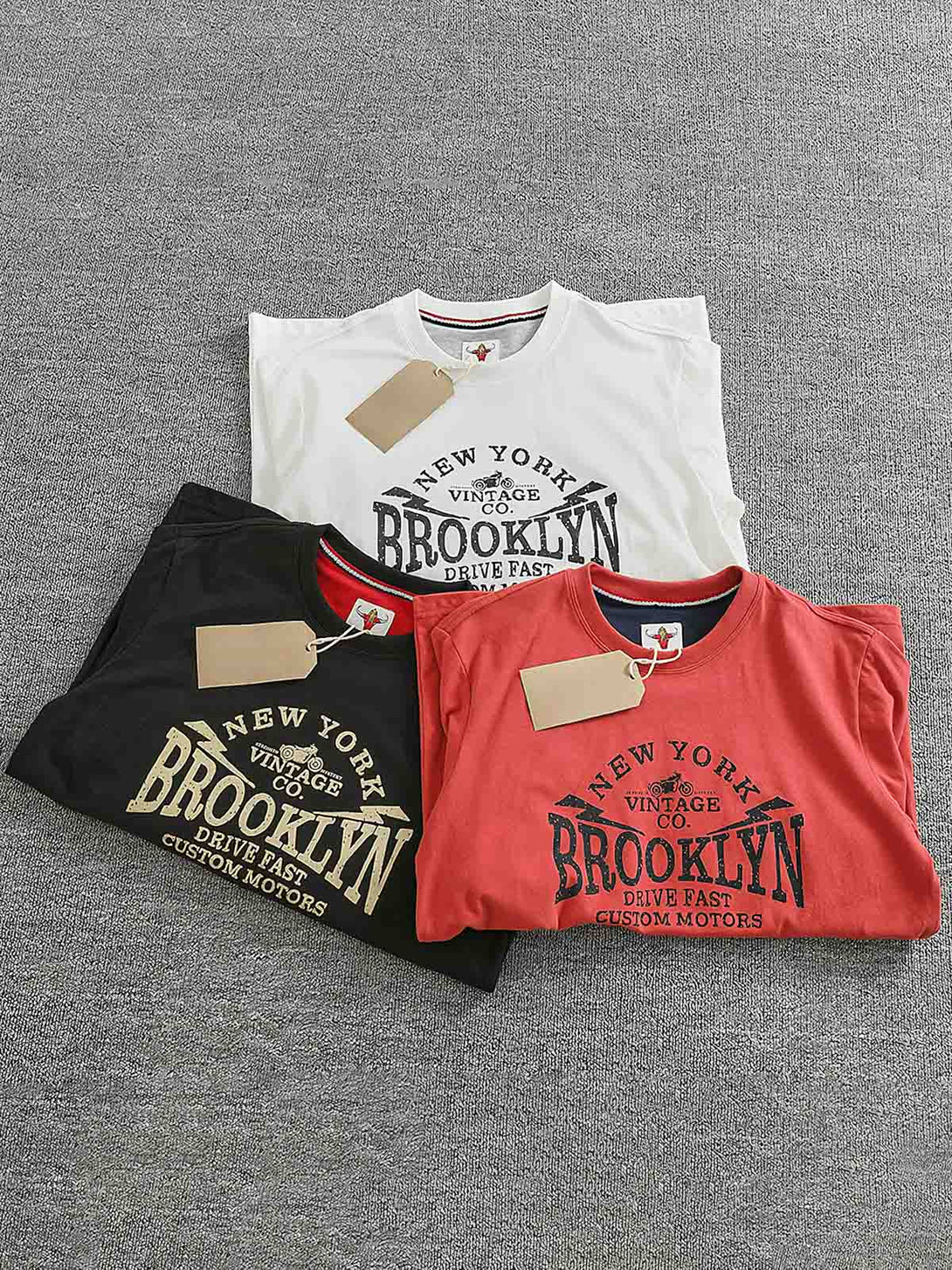 製品画像: BROOKLYNヴィンテージプリント長袖Tシャツの全体展示