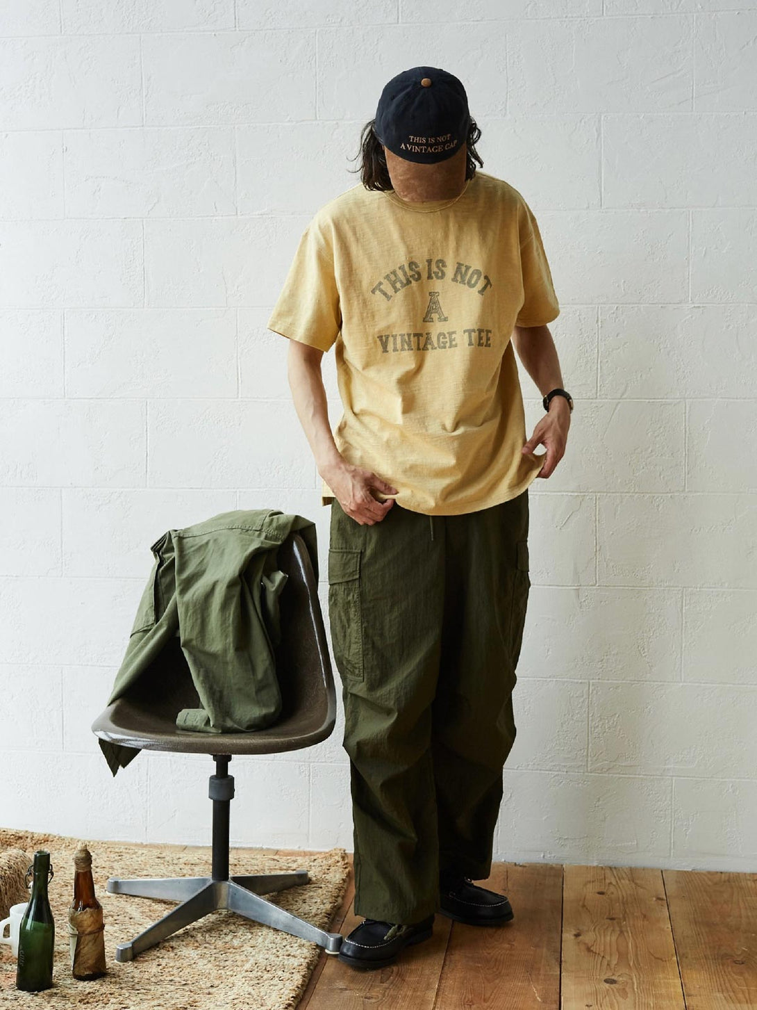 モデル着用NOT Vintage Tee ヴィンテージ加工質感Tシャツのスタイリング例