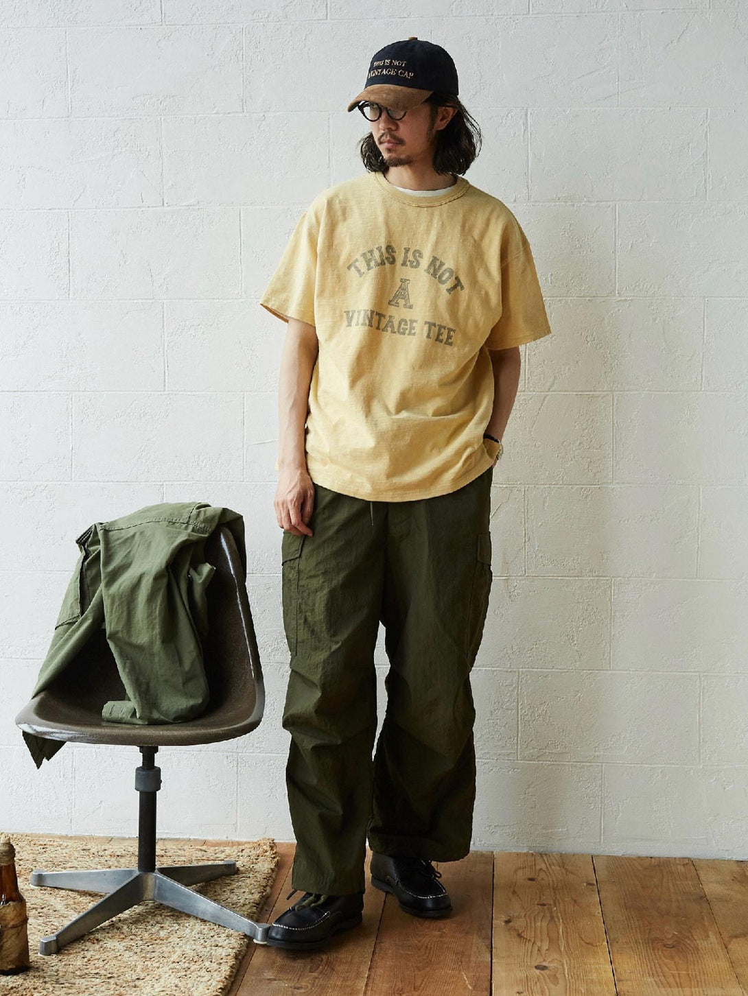 モデル着用NOT Vintage Tee ヴィンテージ加工質感Tシャツのスタイリング例