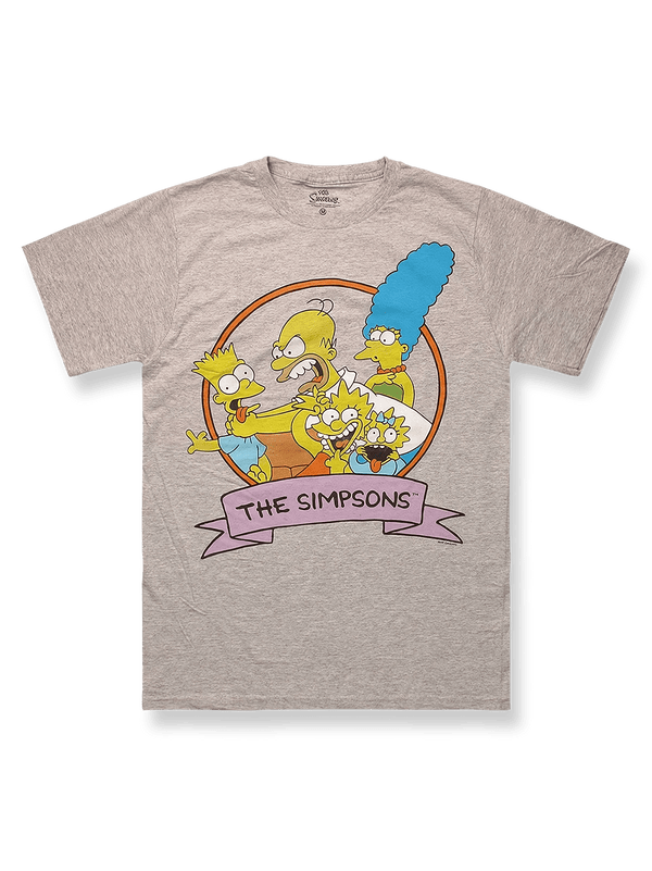 『ザ・シンプソンズ』カートゥーンプリントTシャツの正面画像。シンプソン家とクラシックなロゴ