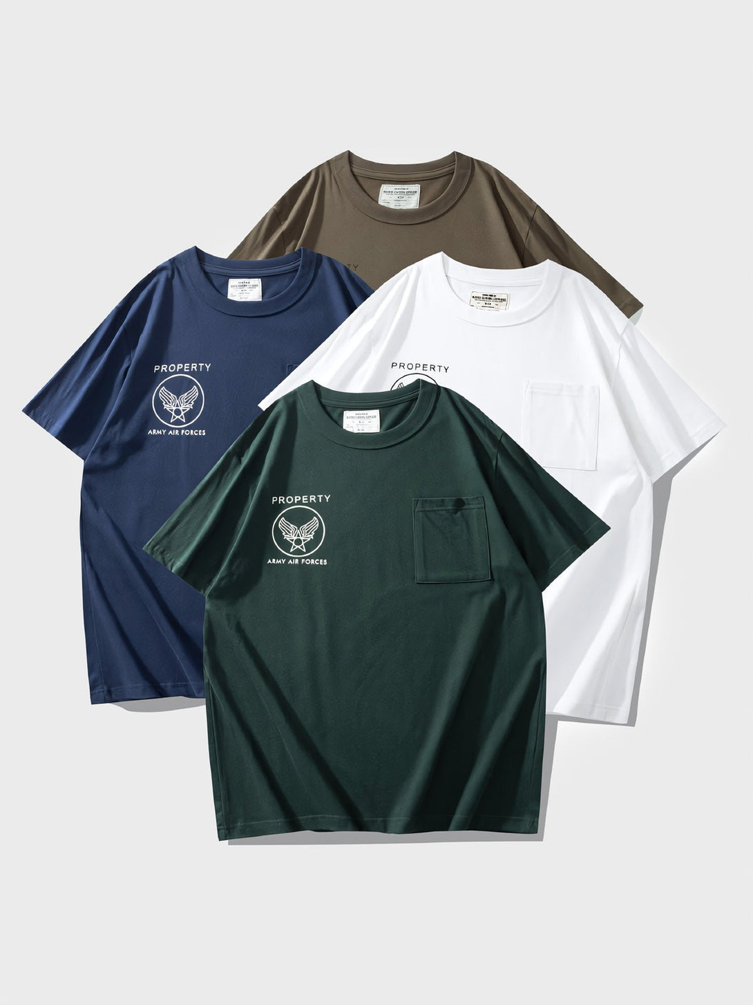 アメリカ空軍インスパイアードのポケット付き半袖Tシャツの全体ビュー。厚手の平織りダブルヤーン生地とクラシックな空軍バッジのプリントが特徴で、耐久性とスタイルを兼ね備えたカジュアルウェアです。