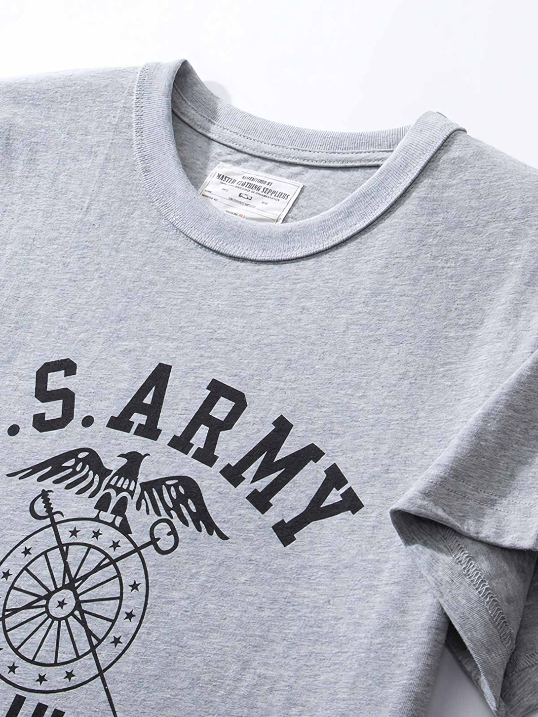 U.S. ARMY Tシャツのプリントディテールクローズアップ。